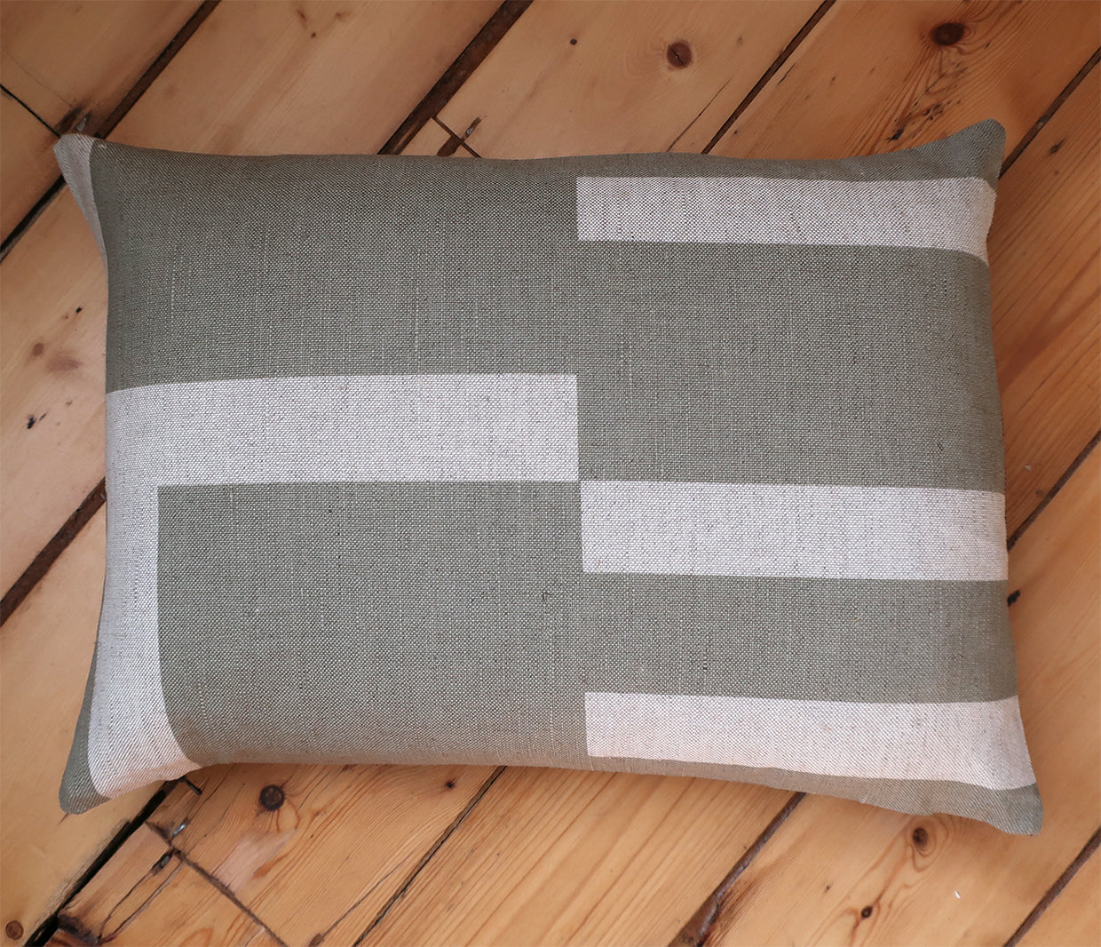 Codex cushion: Smoke